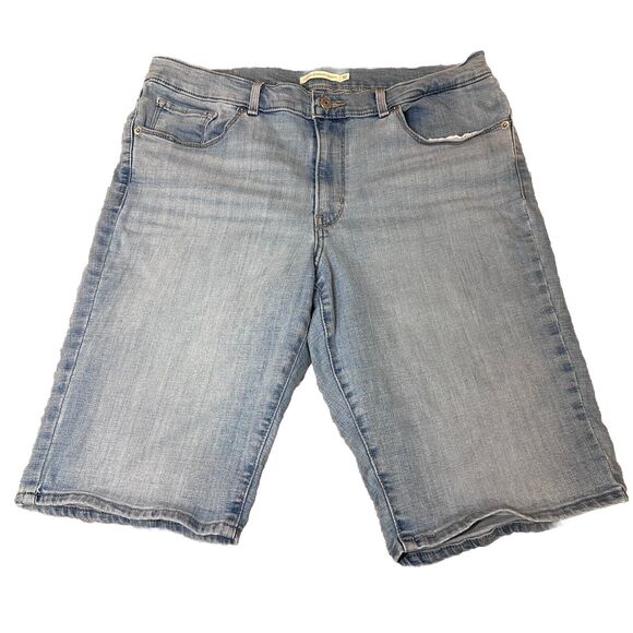 Levi's Classic Bermuda Jean Shorts Womens Size 32 Mid Rise Lite Wash Blue - Picture 1 of 10